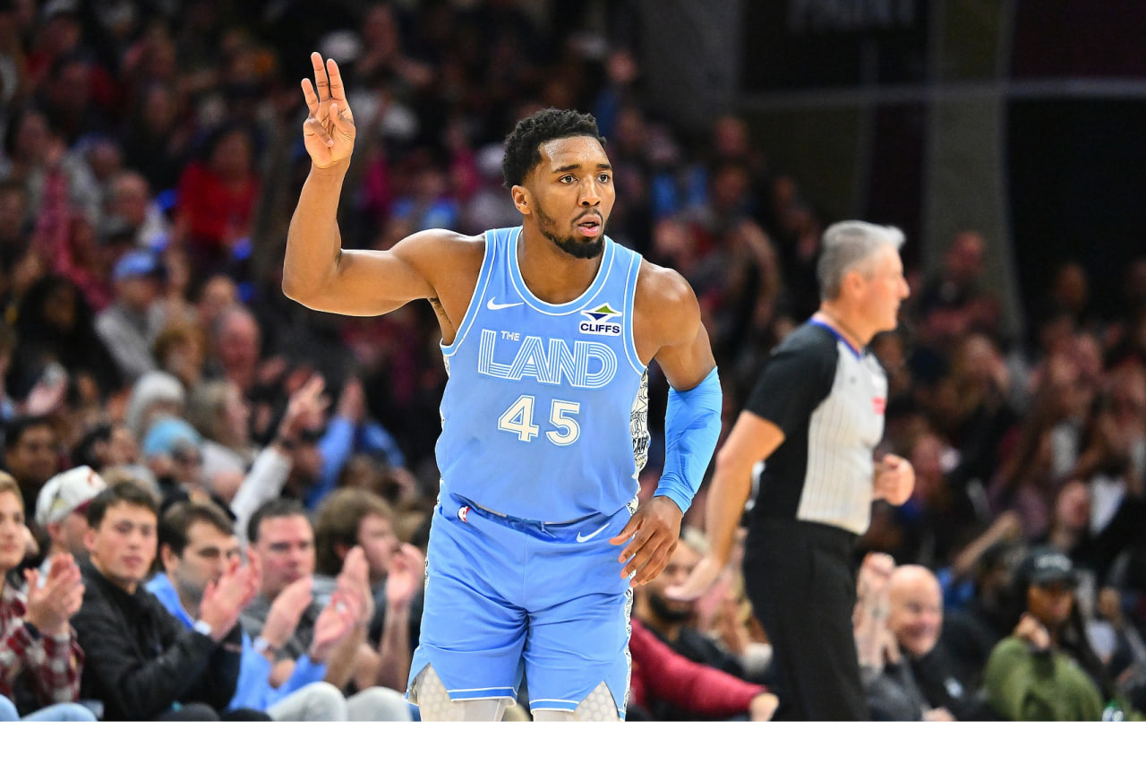 强势反弹!米切尔27中12砍下36分8板7助 上半场22分 强势反弹!米切尔27中12砍下36分8板7助 上半场22分