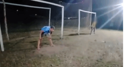 R.I.P.?16岁巴西小门将胸部挡出点球后痛苦倒地,不幸去世